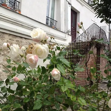 A Garden In Montmartre パリ