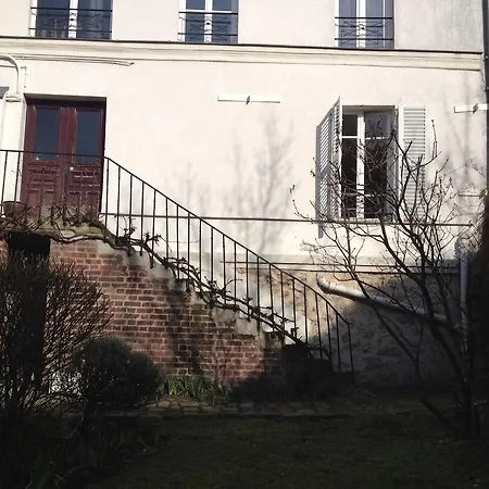 Apartment A Garden In Montmartre