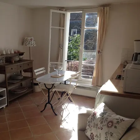 Apartment A Garden In Montmartre Paris
